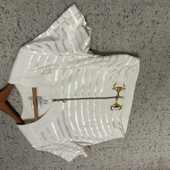 Joseph Ribkoff vintage size 8 White and Gold Cropped Blazer w horse bite clasps - Picture 8 of 15